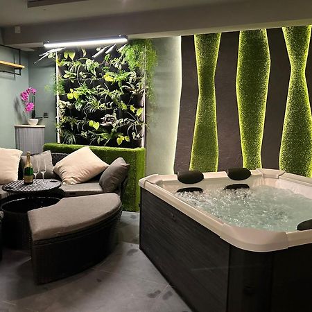 Leo Apartment Suite & Private Spa Zone - Old City Bratislava Exterior foto