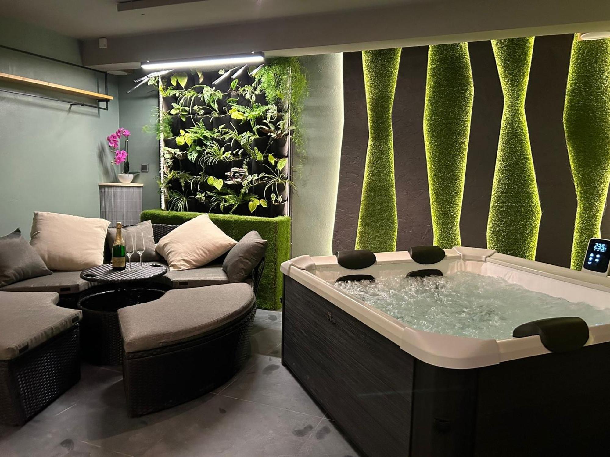 Leo Apartment Suite & Private Spa Zone - Old City Bratislava Exterior foto
