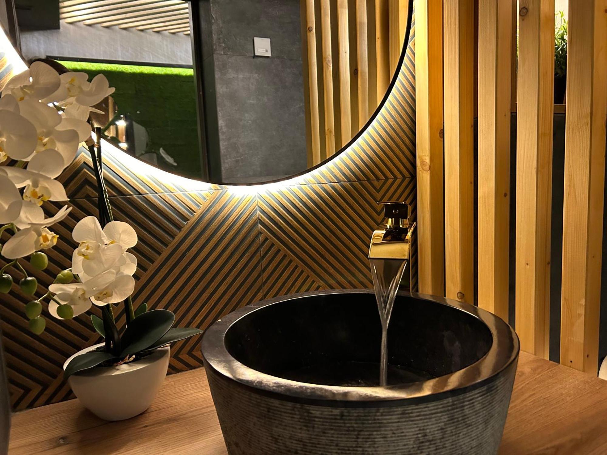 Leo Apartment Suite & Private Spa Zone - Old City Bratislava Exterior foto