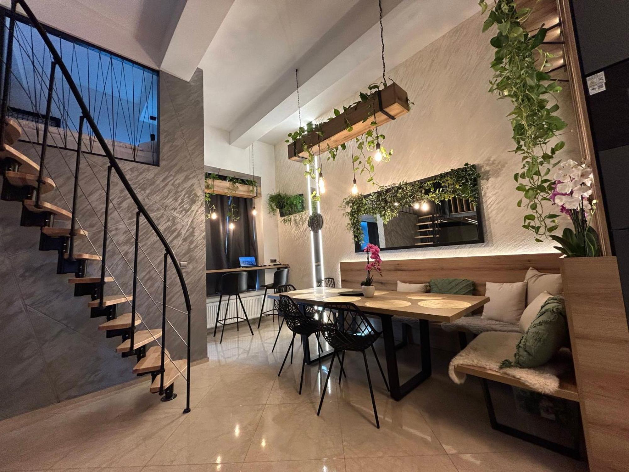 Leo Apartment Suite & Private Spa Zone - Old City Bratislava Exterior foto