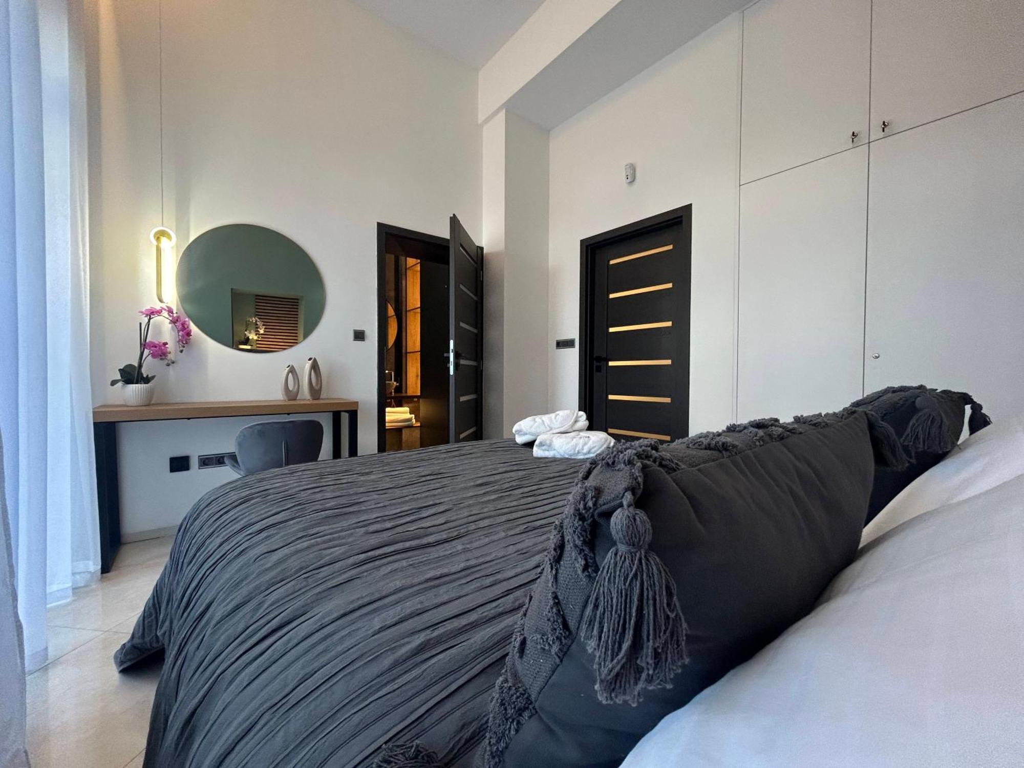 Leo Apartment Suite & Private Spa Zone - Old City Bratislava Exterior foto