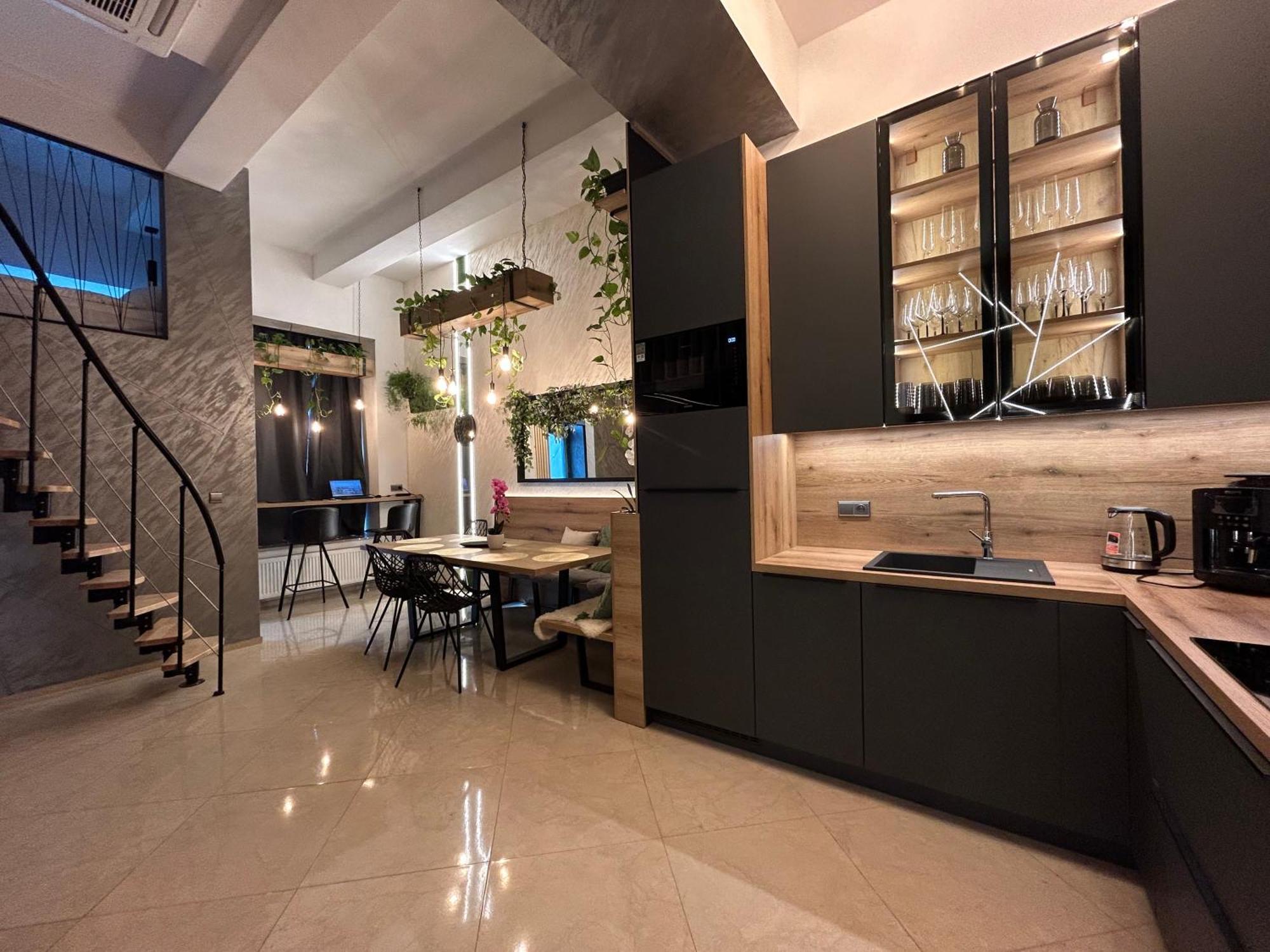 Leo Apartment Suite & Private Spa Zone - Old City Bratislava Exterior foto