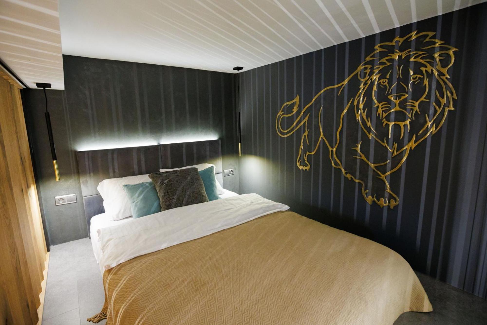 Leo Apartment Suite & Private Spa Zone - Old City Bratislava Exterior foto