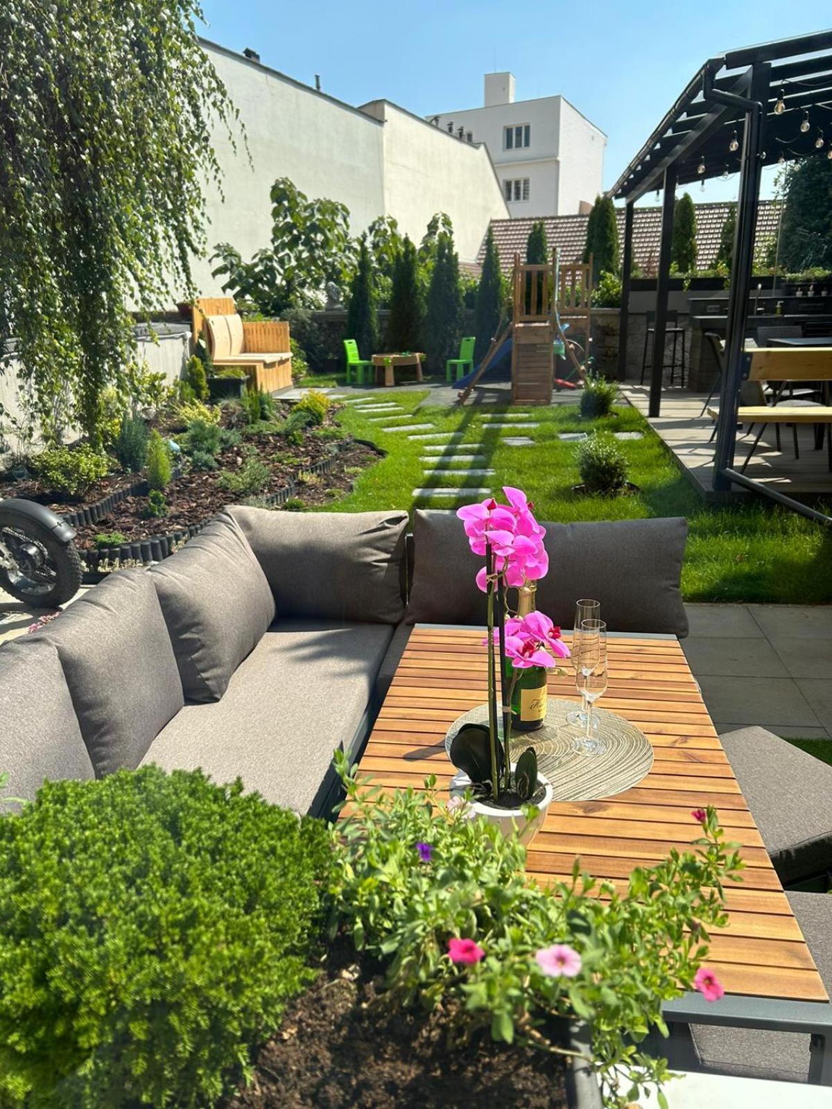 Leo Apartment Suite & Private Spa Zone - Old City Bratislava Exterior foto
